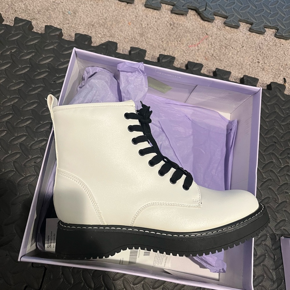 (NWT) Madden Girl KURRT Boots